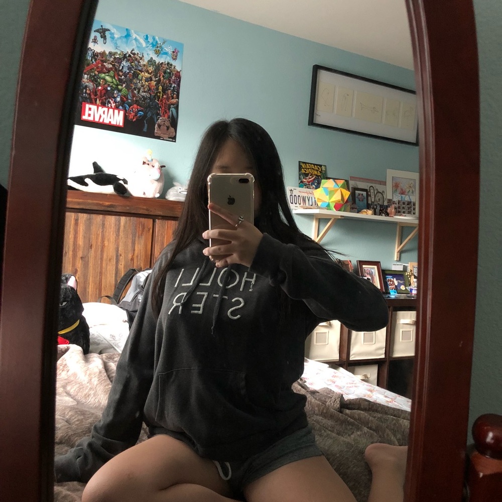 NWOT Hollister Embroidered Spellout Hoodie